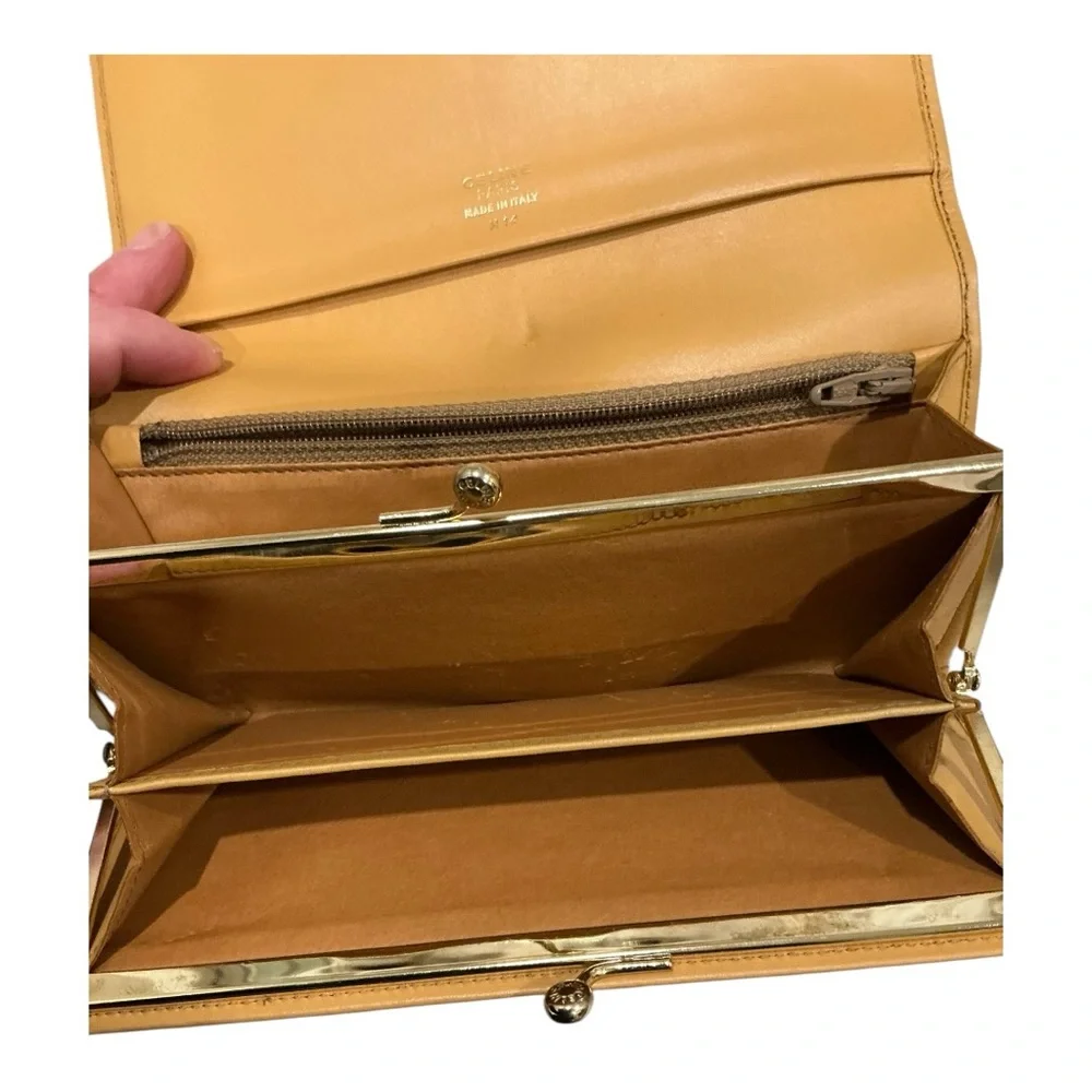 ✨💎EXCELLENT💎✨ Authentic CELINE Triumph Long Kisslock Wallet - Picture 4 of 7